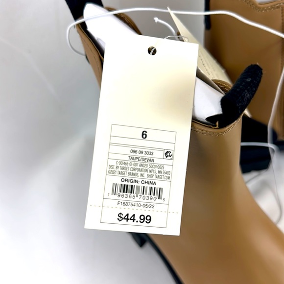 Trendy! Chunky sole 6” taupe and black ankle boots! A New Day! Faux Leat… - Picture 4 of 8